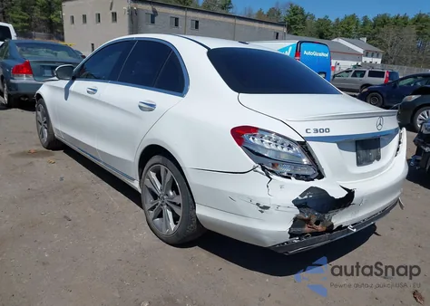 2018 Mercedes-Benz C 300 4Matic из США, поврежденный, VIN 55SWF4KB7JU235656